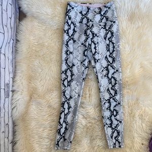 Balanced Collection Black and White Snake Print Leggings Size M